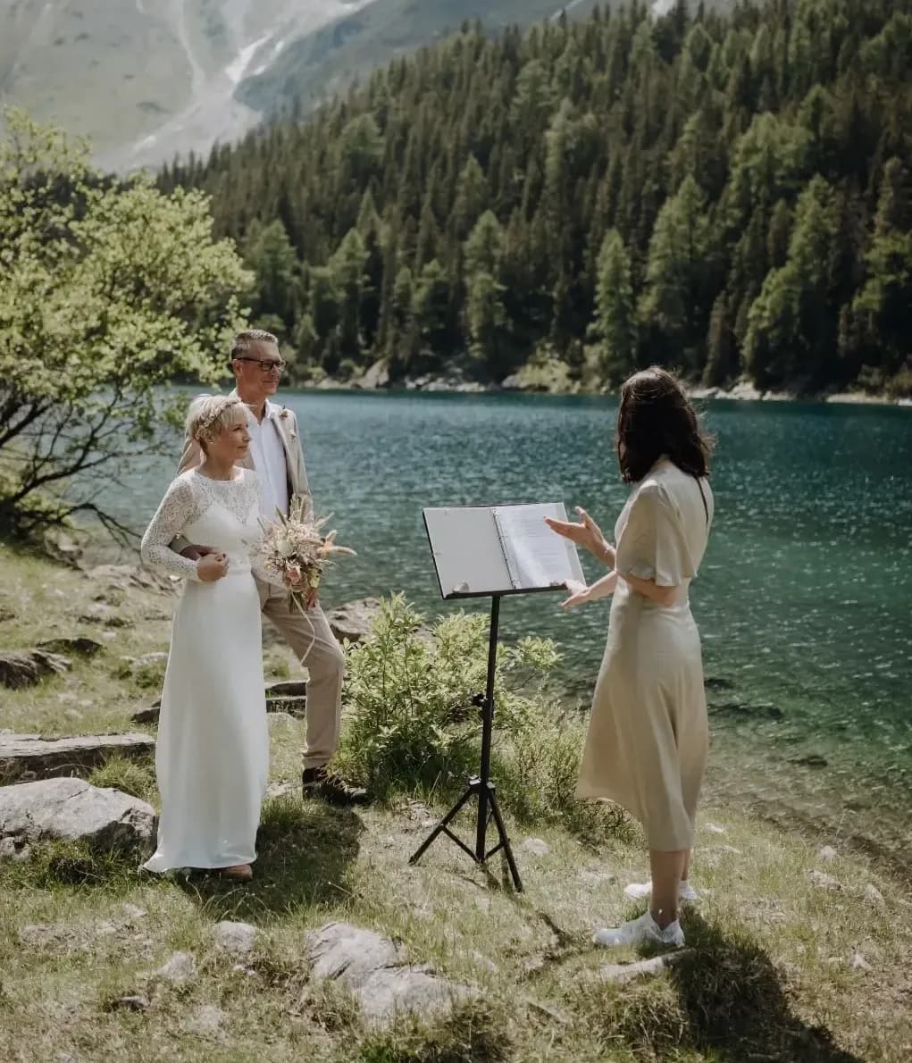 Freie Trauung in Tirol an Bergsee mit  Rednerin Rebekka